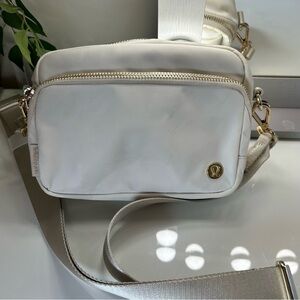💫Lululemon Everywhere Crossbody Bag 2L💫